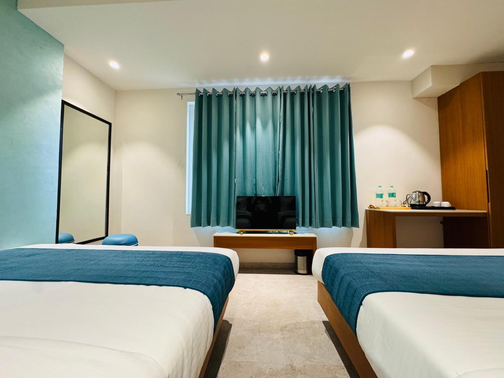 Hotel Rudhav Palace อุจเจน ภายนอก รูปภาพ
