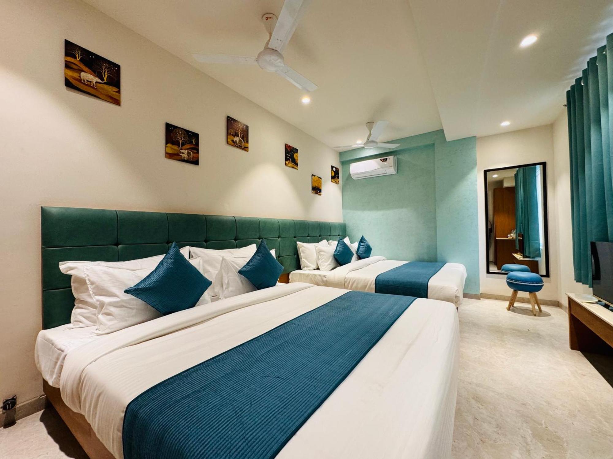 Hotel Rudhav Palace อุจเจน ภายนอก รูปภาพ
