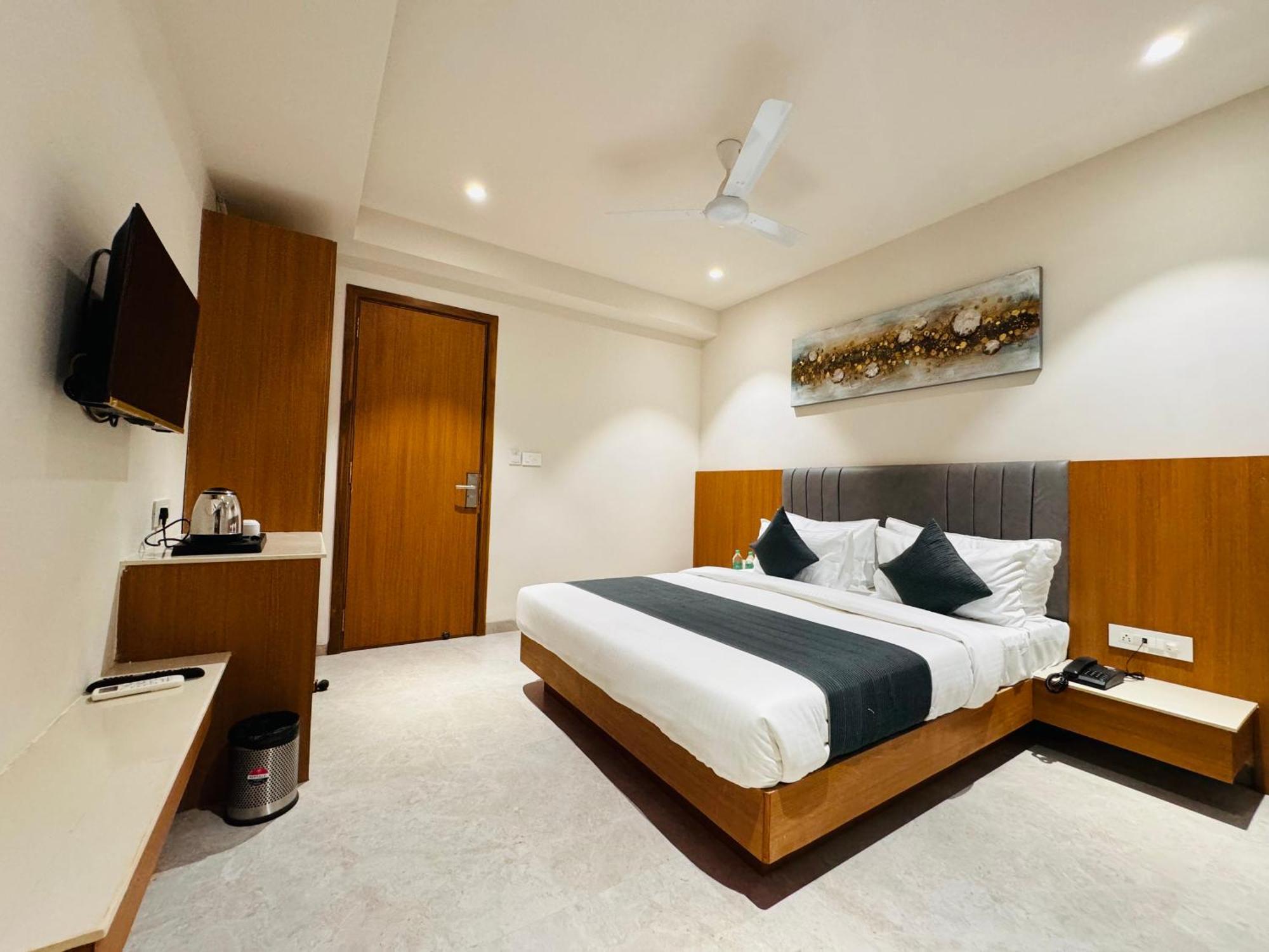 Hotel Rudhav Palace อุจเจน ภายนอก รูปภาพ